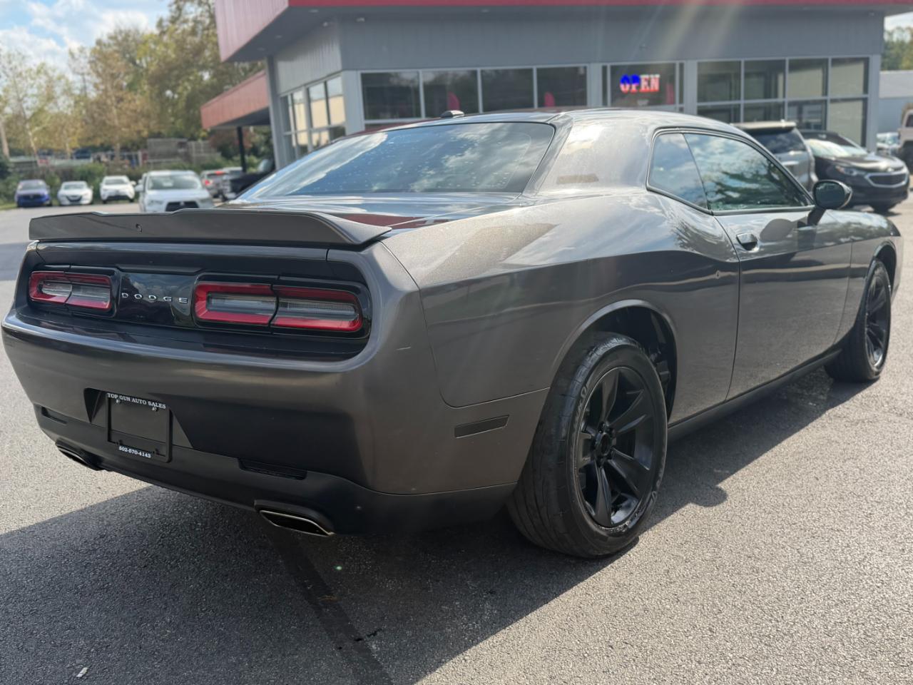 Dodge Challenger SXT RWD 2019