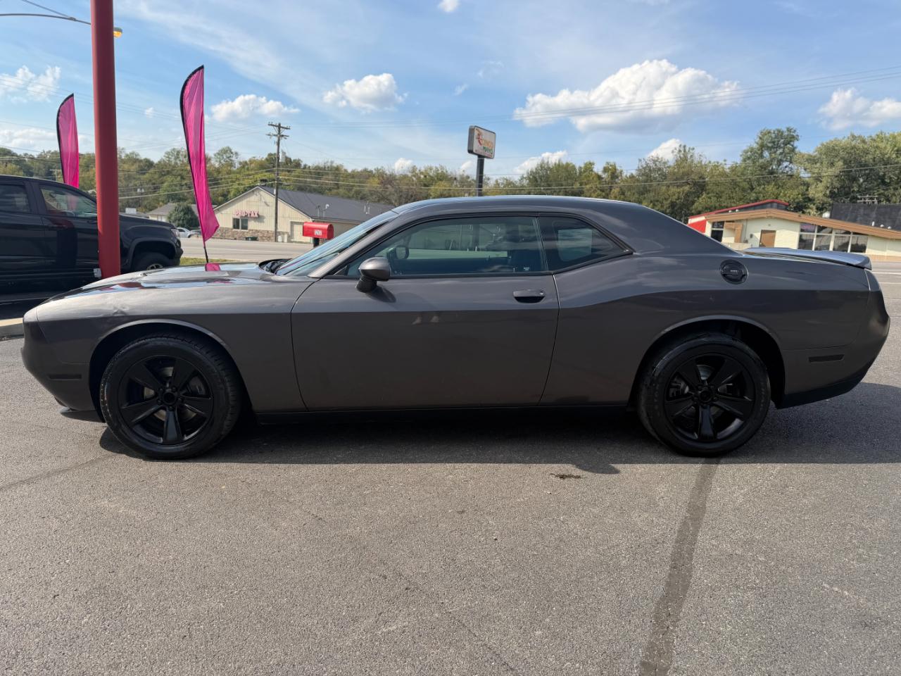 Dodge Challenger SXT RWD 2019