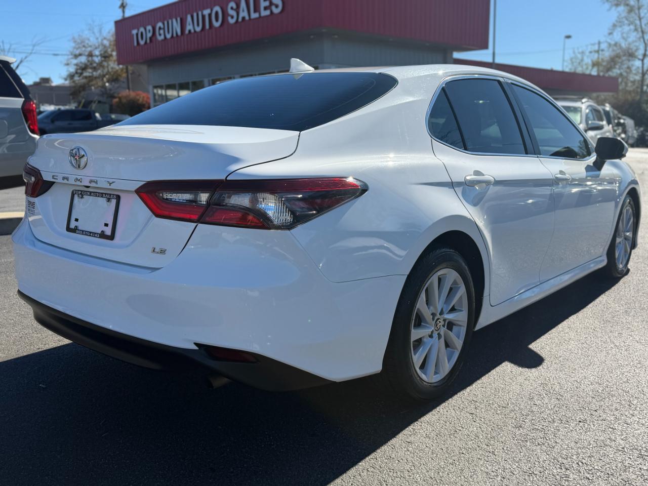 Toyota Camry LE Auto (Natl) 2021