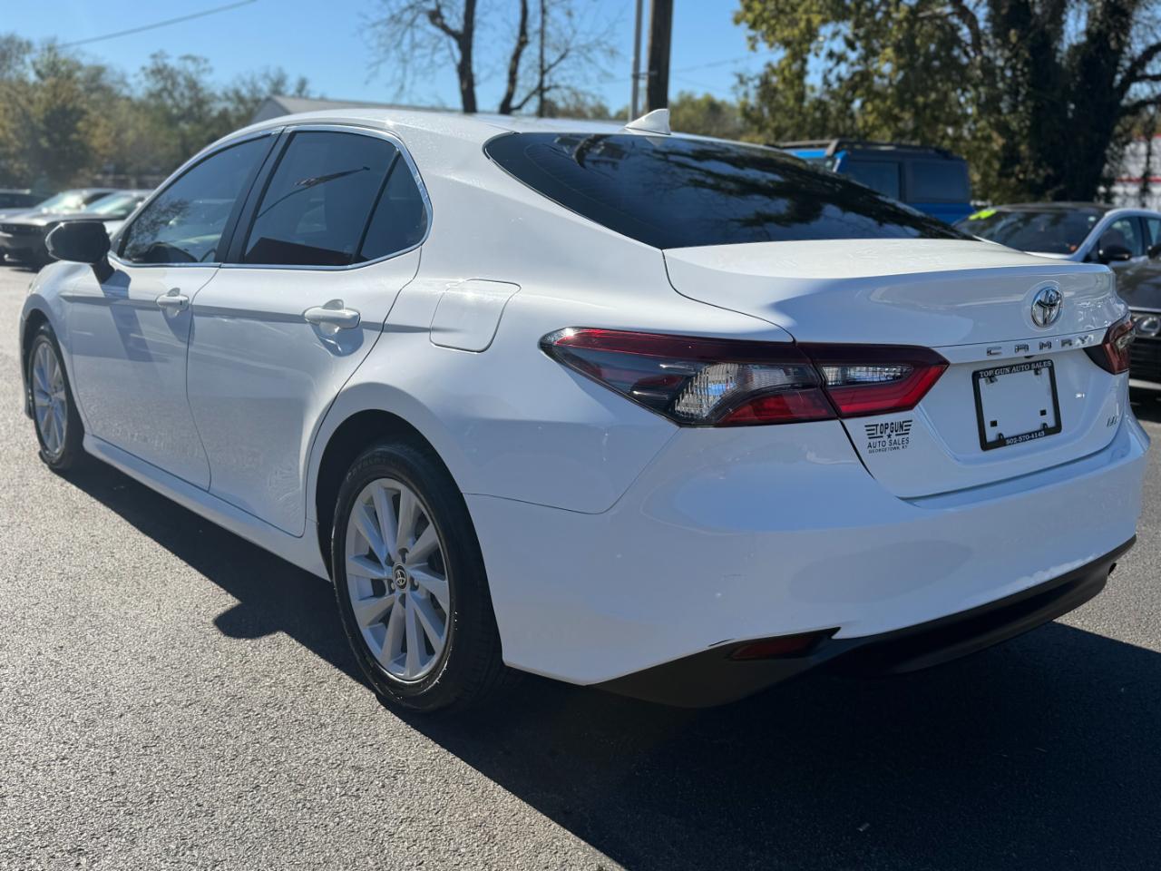 Toyota Camry LE Auto (Natl) 2021