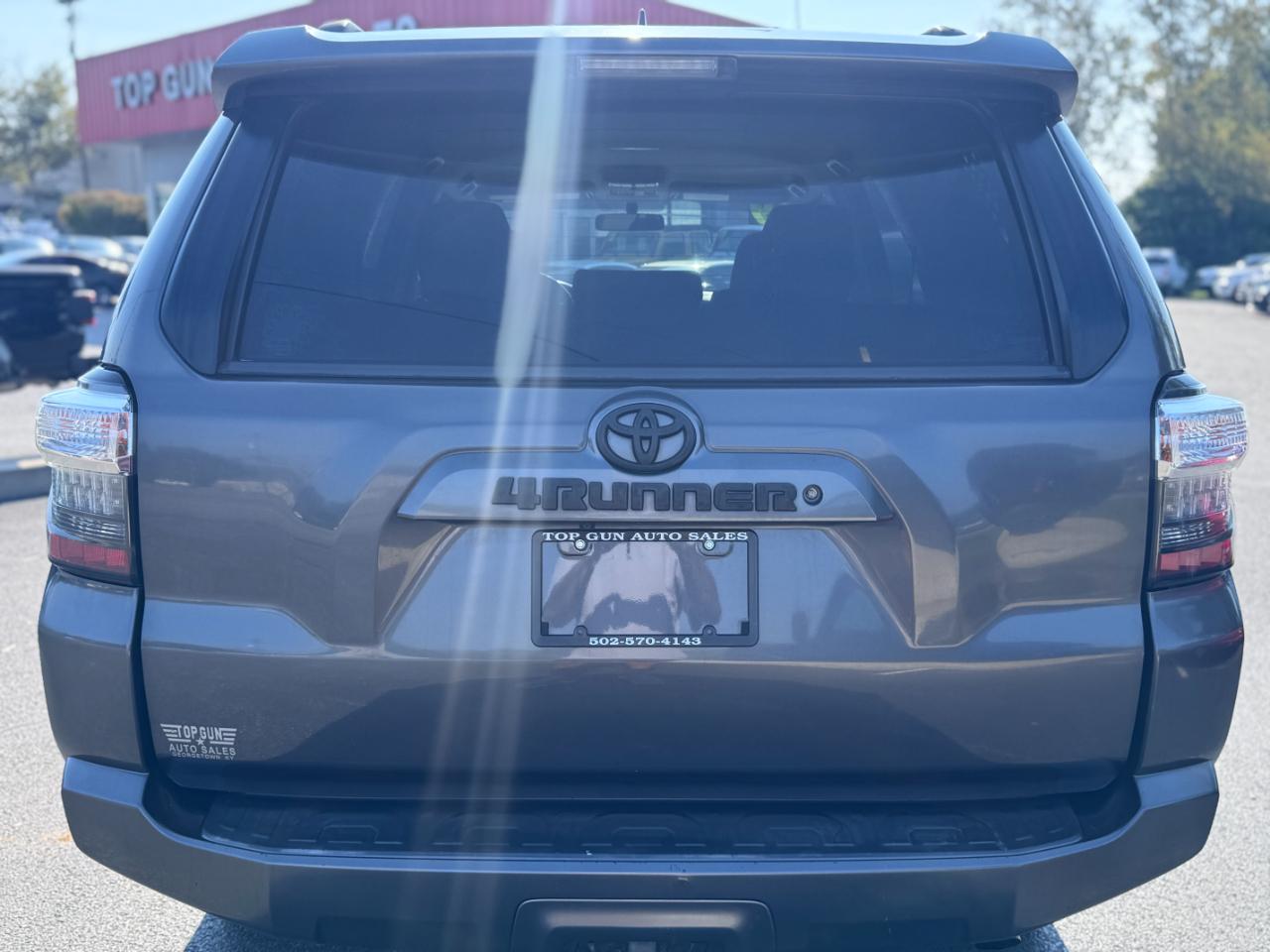 Toyota 4Runner SR5 2WD (Natl) 2019