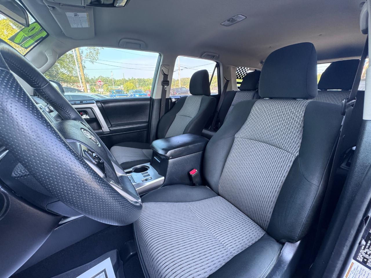 Toyota 4Runner SR5 2WD (Natl) 2019