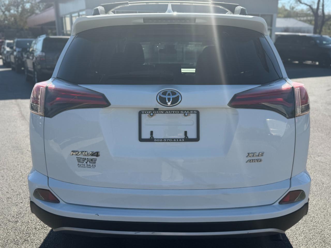 Toyota RAV4 XLE AWD (Natl) 2018
