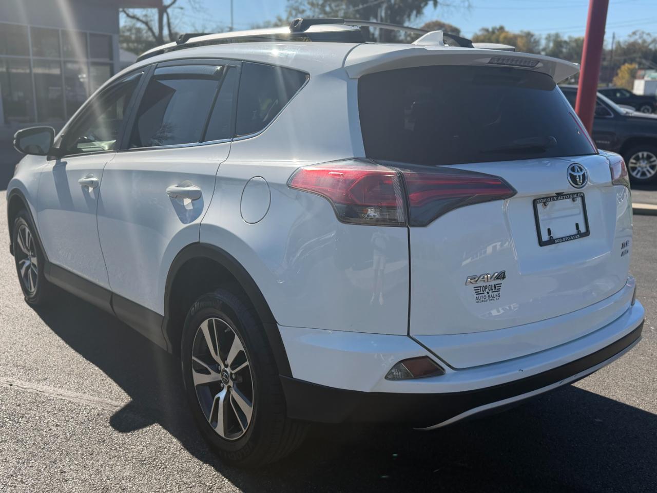 Toyota RAV4 XLE AWD (Natl) 2018