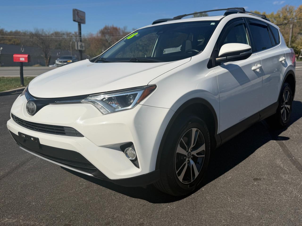 Toyota RAV4 XLE AWD (Natl) 2018