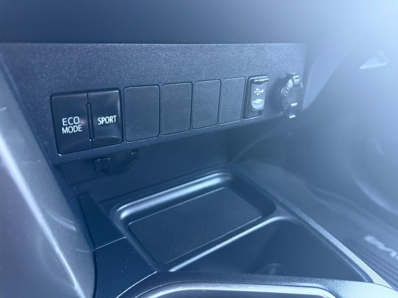 Toyota RAV4 XLE AWD (Natl) 2018