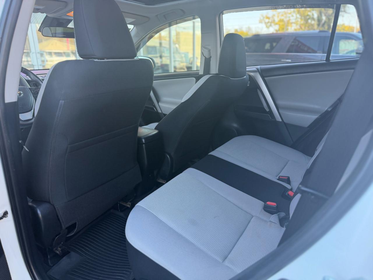 Toyota RAV4 XLE AWD (Natl) 2018