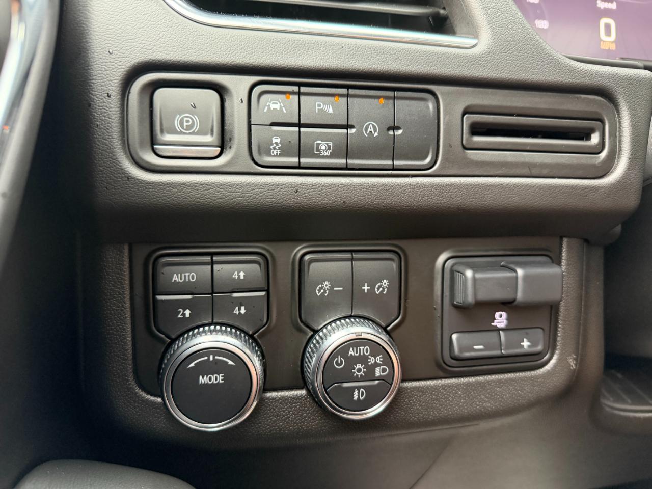 GMC Yukon XL 4WD 4dr SLT 2023