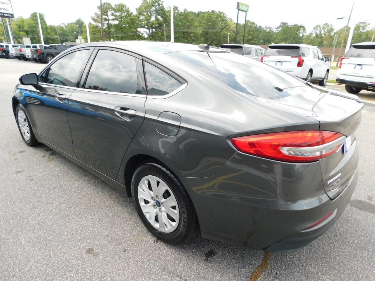 Ford Fusion S FWD 2019