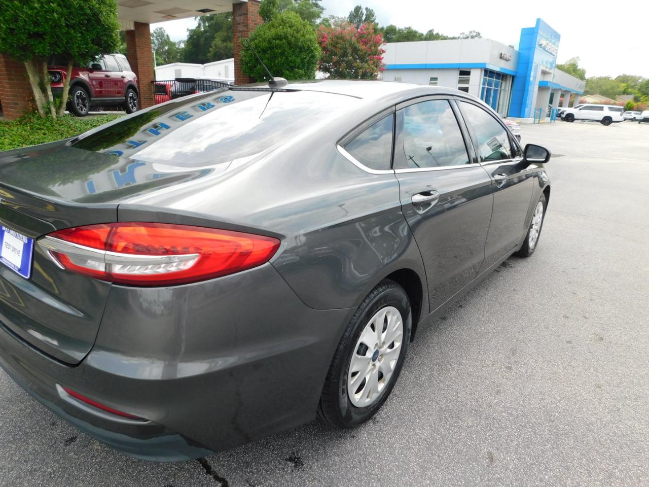 Ford Fusion S FWD 2019