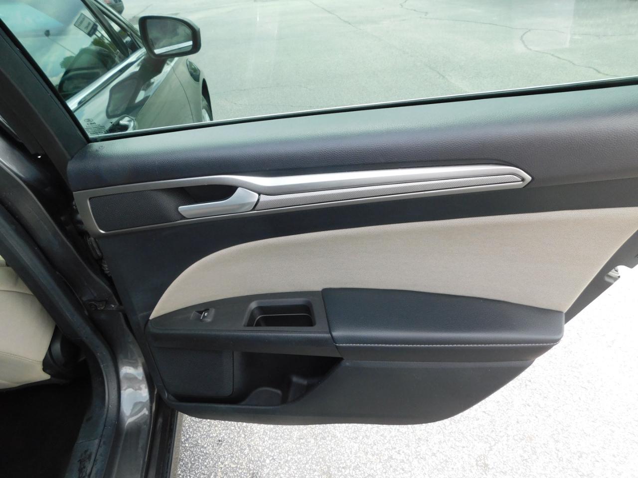 Ford Fusion S FWD 2019