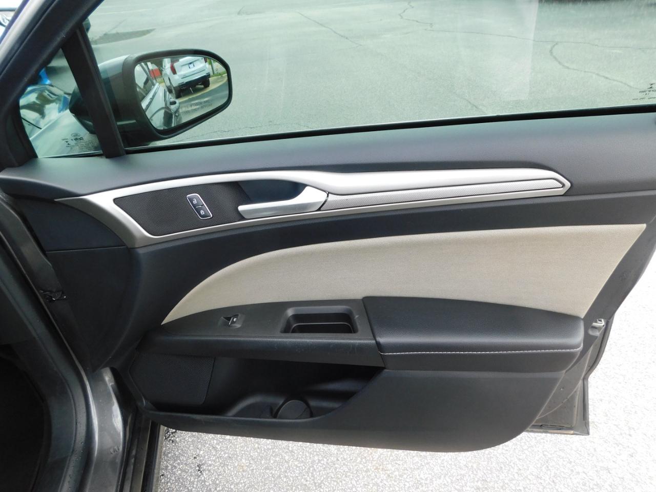 Ford Fusion S FWD 2019