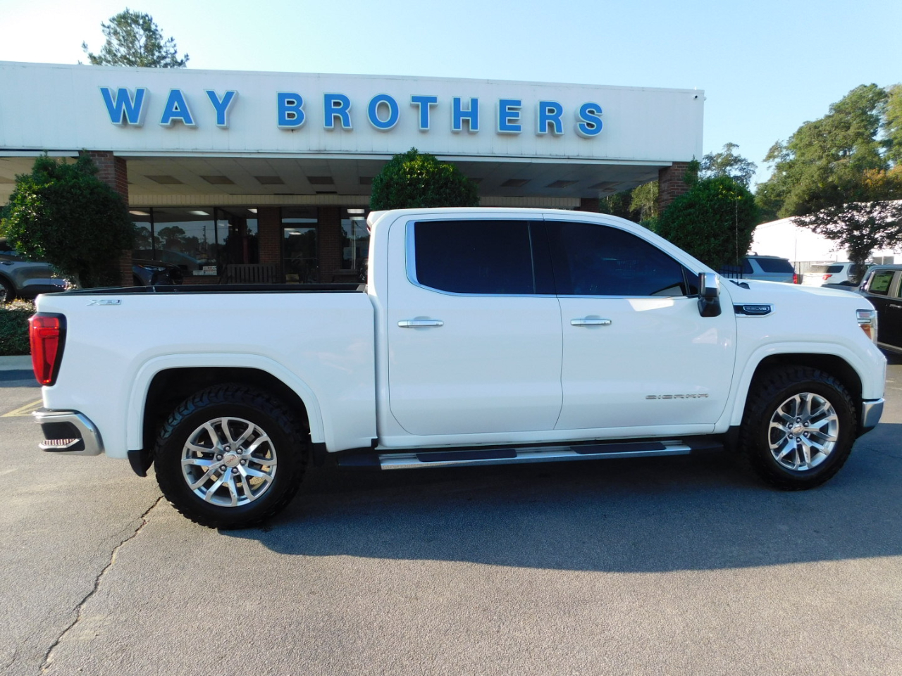 GMC Sierra 1500 4WD Crew Cab 147" SLT 2020 GMC Sierra 1500 4WD Crew Cab 147" SLT 2020