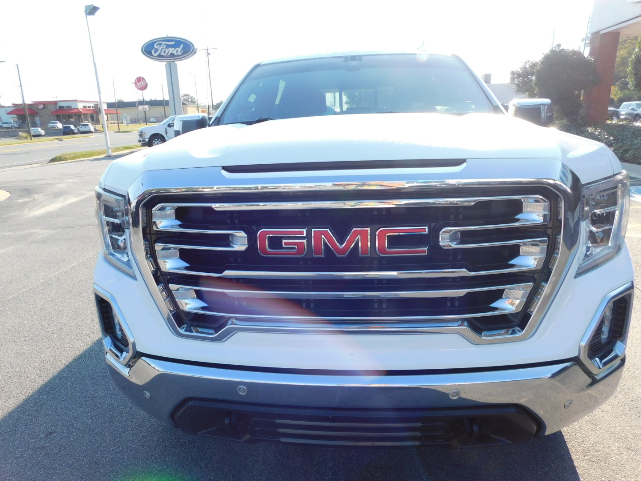 GMC Sierra 1500 4WD Crew Cab 147" SLT 2020 GMC Sierra 1500 4WD Crew Cab 147" SLT 2020