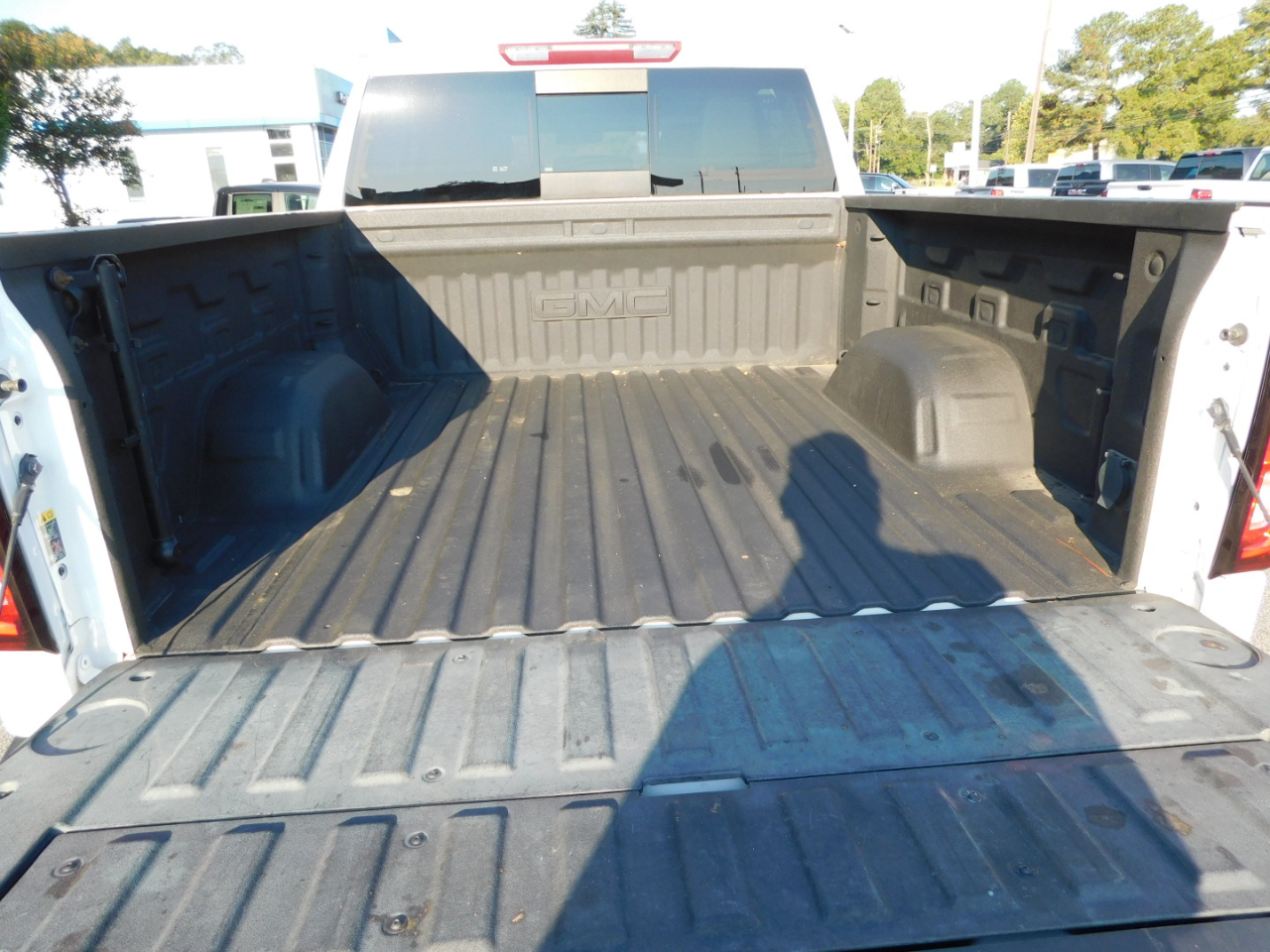 GMC Sierra 1500 4WD Crew Cab 147" SLT 2020 GMC Sierra 1500 4WD Crew Cab 147" SLT 2020