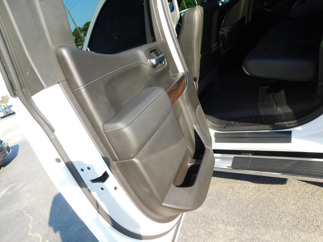 GMC Sierra 1500 4WD Crew Cab 147" SLT 2020 GMC Sierra 1500 4WD Crew Cab 147" SLT 2020