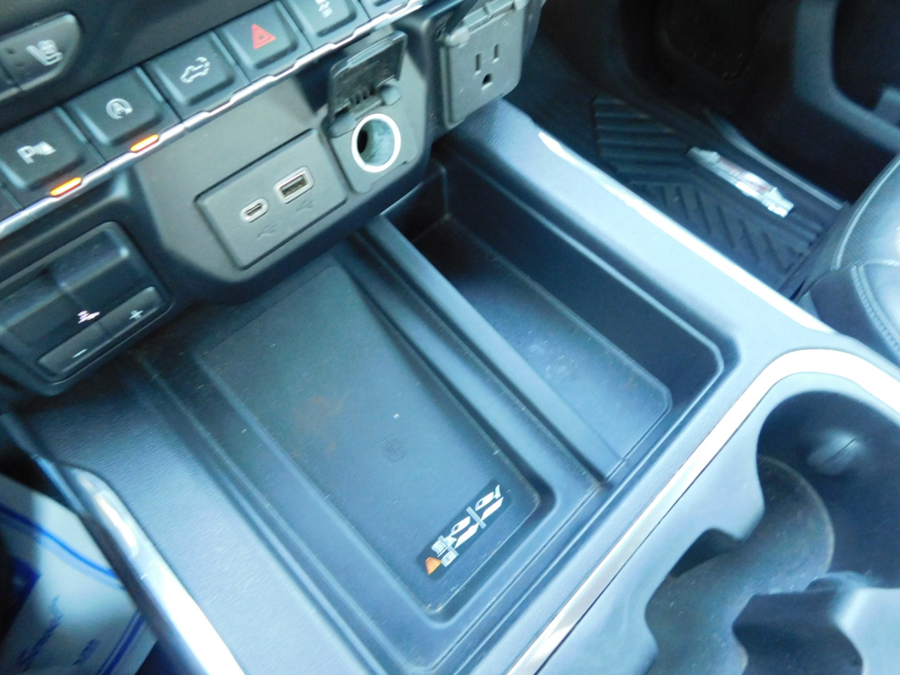 GMC Sierra 1500 4WD Crew Cab 147" SLT 2020 GMC Sierra 1500 4WD Crew Cab 147" SLT 2020