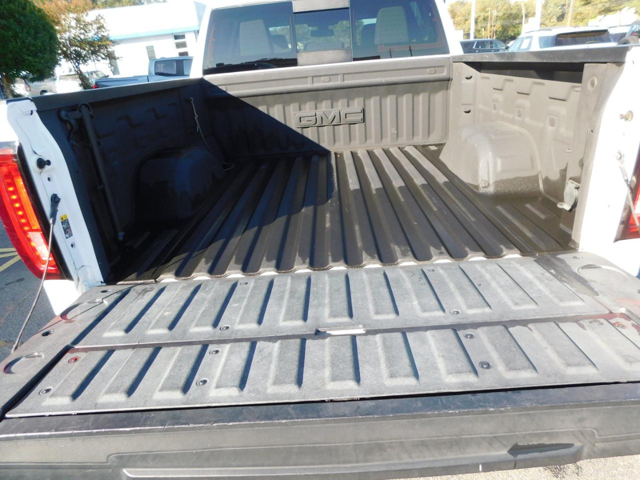 GMC Sierra 1500 4WD Crew Cab 147" SLT 2021