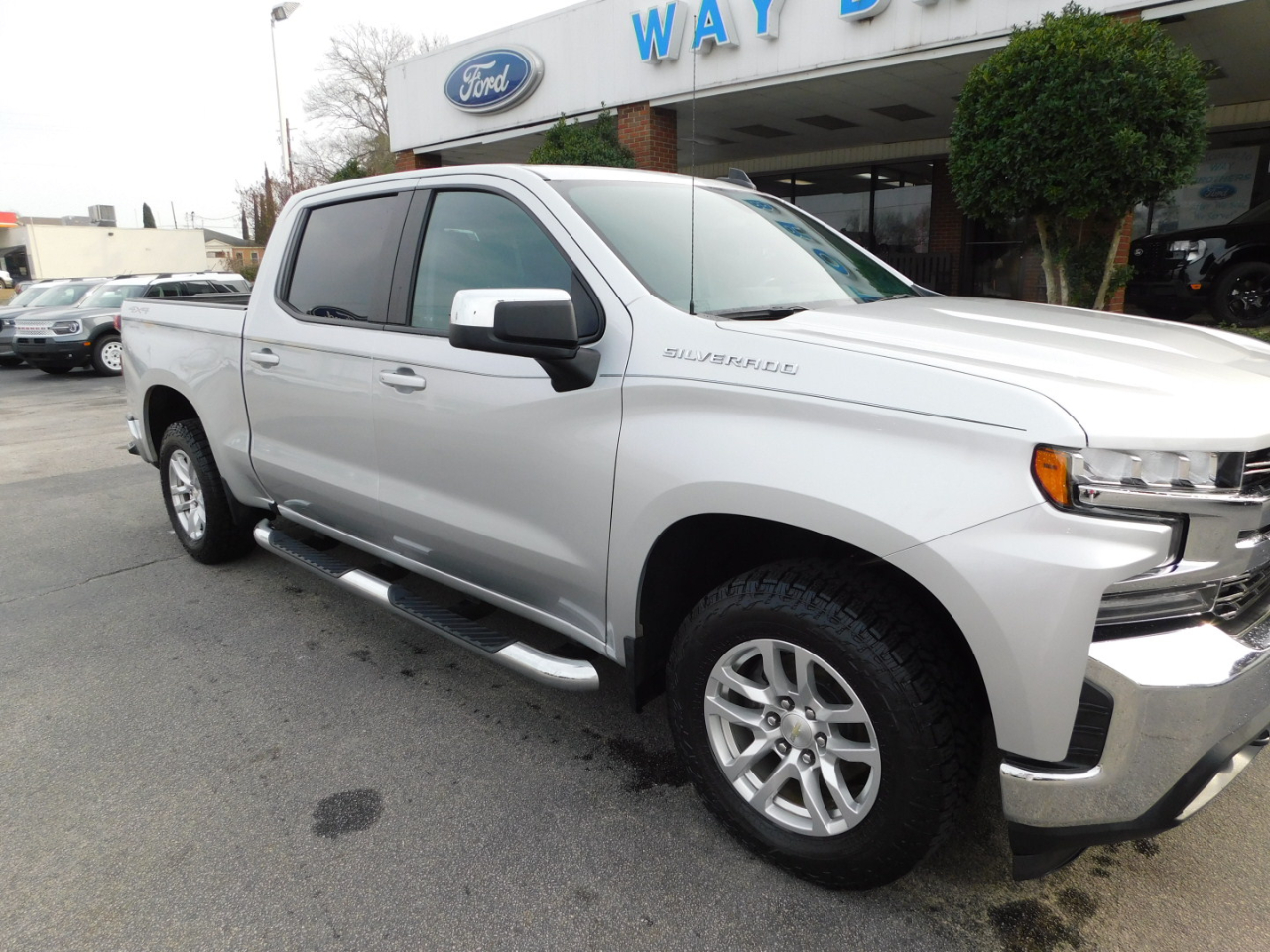 Chevrolet Silverado 1500 4WD Crew Cab 147" LT 2021