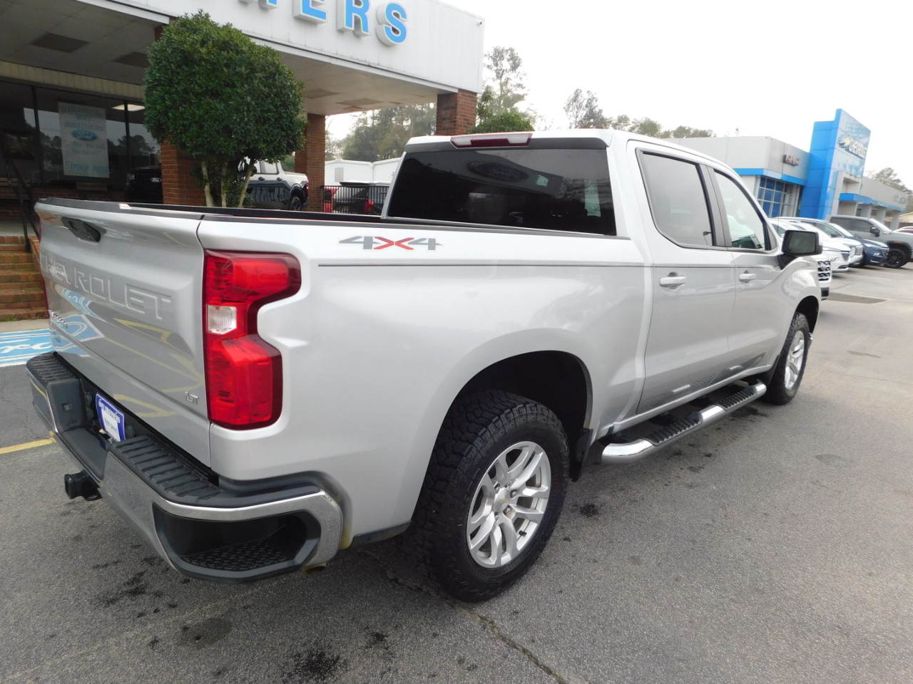 Chevrolet Silverado 1500 4WD Crew Cab 147" LT 2021