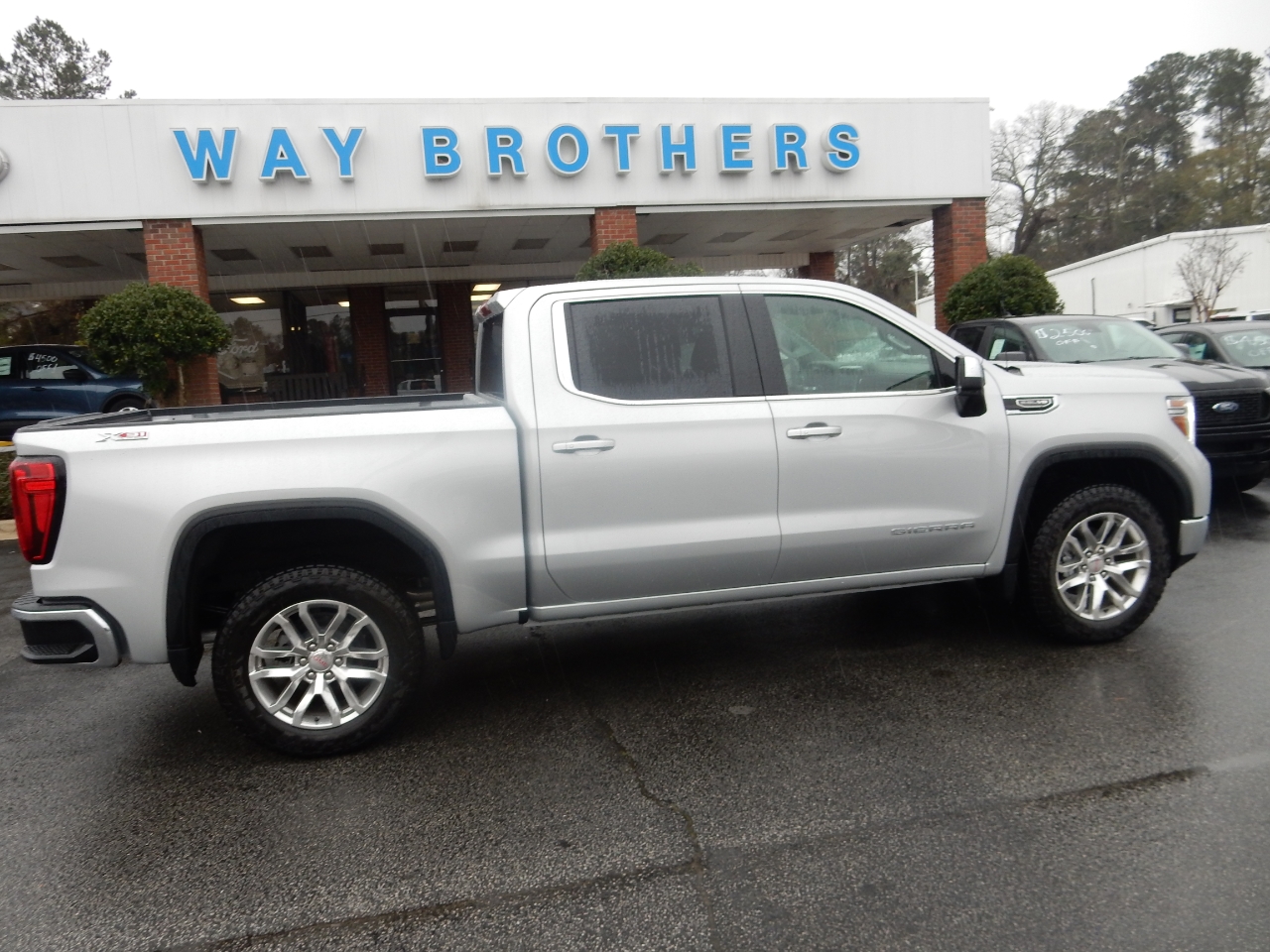 GMC Sierra 1500 4WD Crew Cab 147" SLE 2021