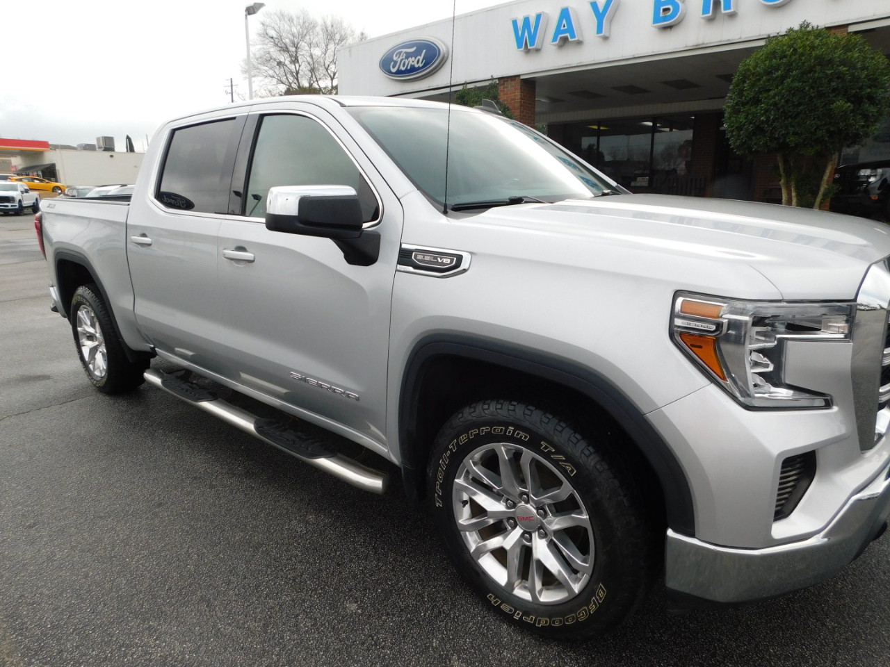 GMC Sierra 1500 4WD Crew Cab 147" SLE 2021