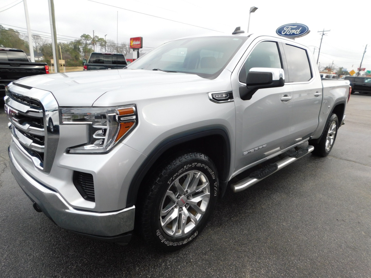 GMC Sierra 1500 4WD Crew Cab 147" SLE 2021