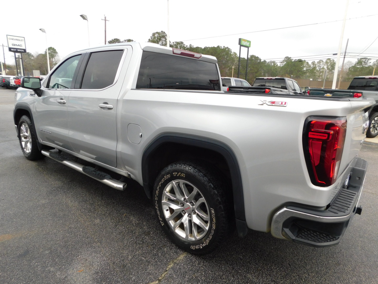 GMC Sierra 1500 4WD Crew Cab 147" SLE 2021
