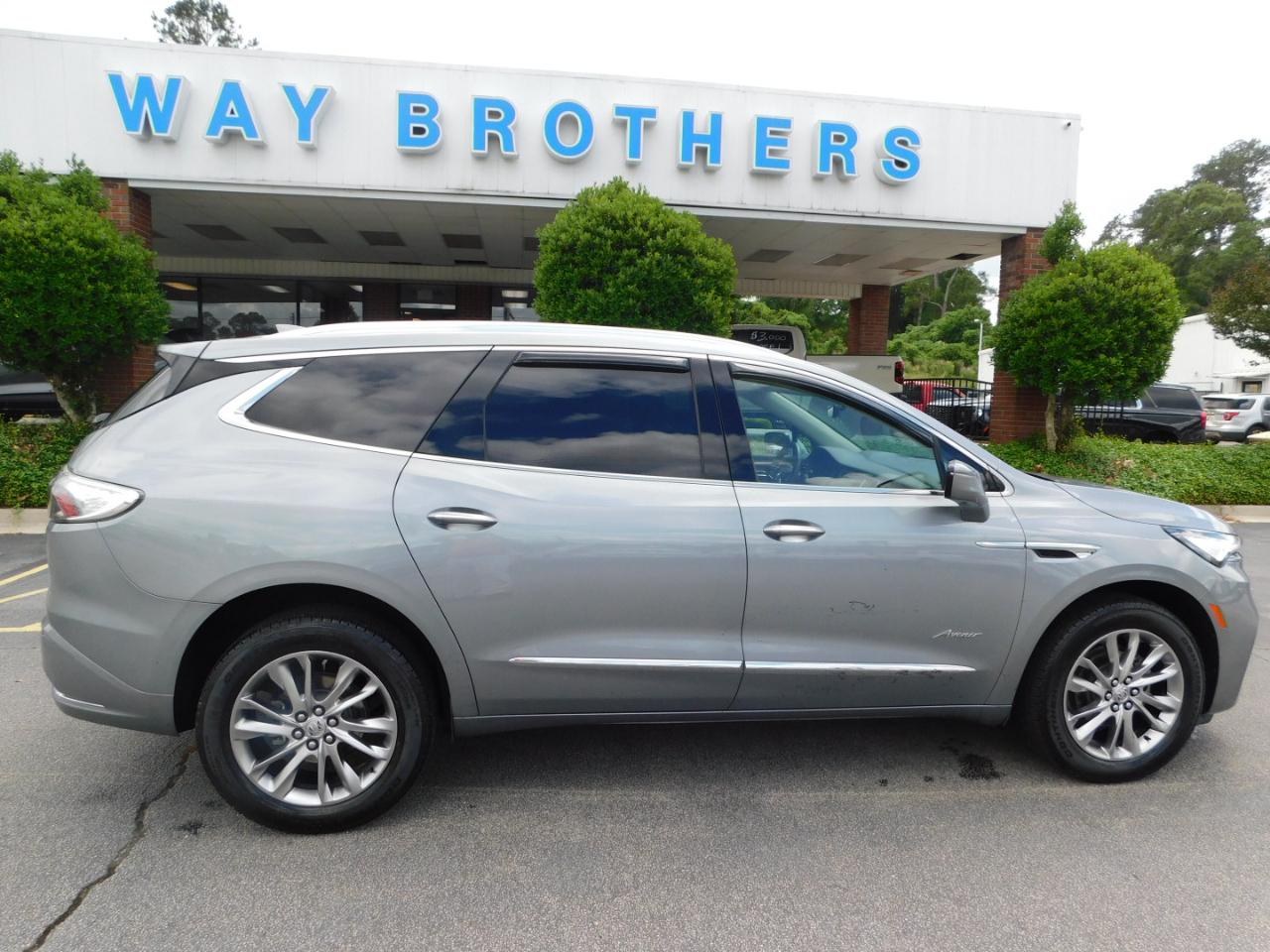 Buick Enclave FWD 4dr Avenir 2023
