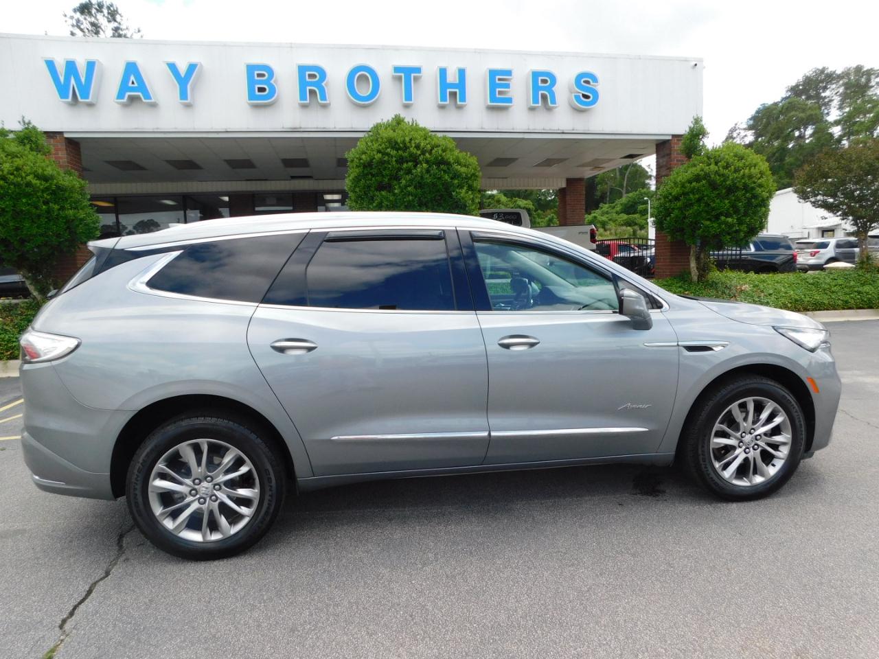 Buick Enclave FWD 4dr Avenir 2023