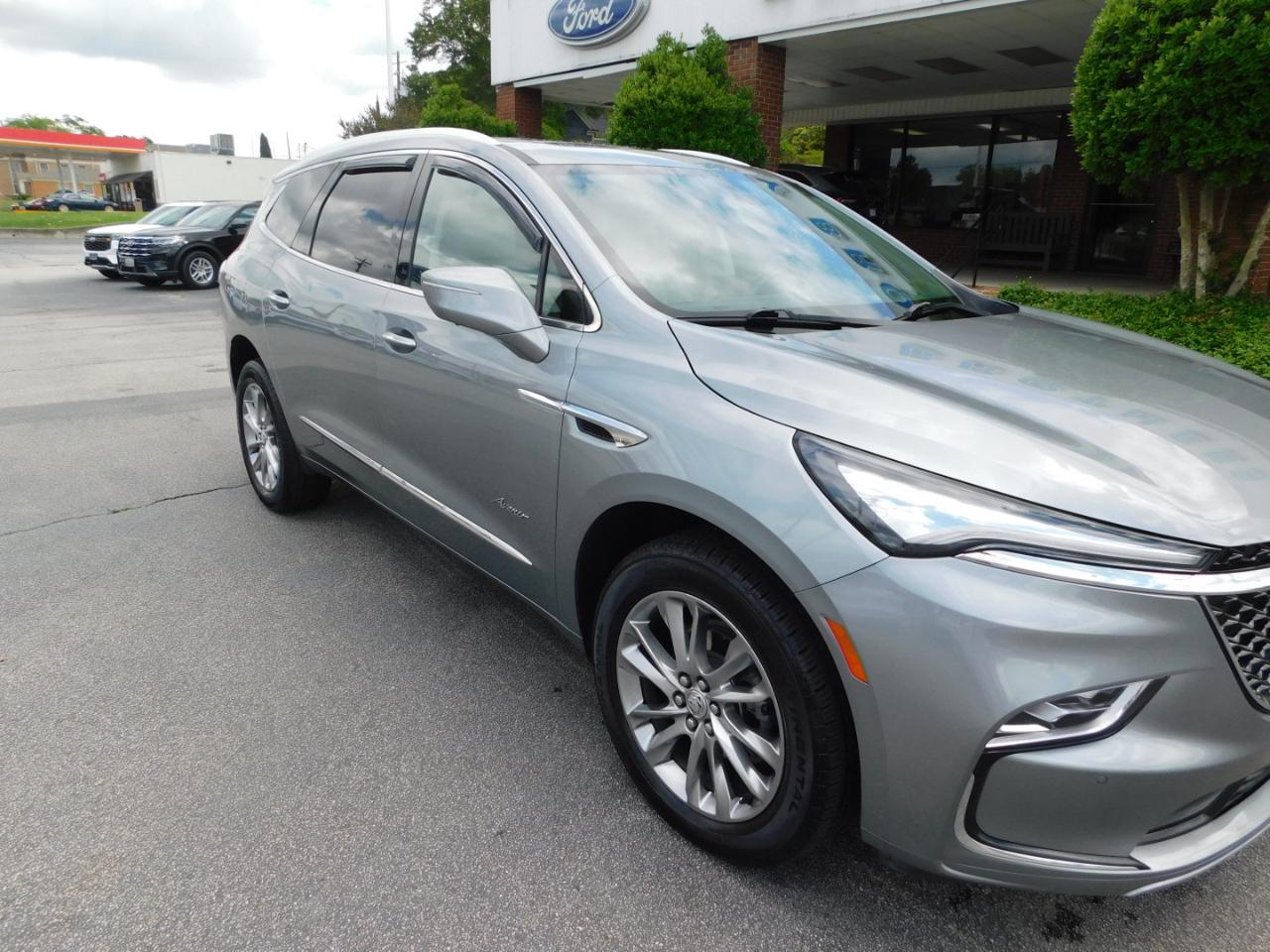 Buick Enclave FWD 4dr Avenir 2023