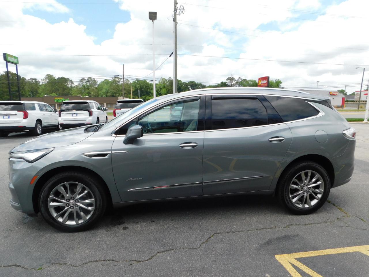 Buick Enclave FWD 4dr Avenir 2023