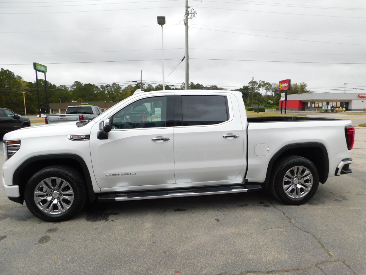 GMC Sierra 1500 4WD Crew Cab 147" Denali 2022 GMC Sierra 1500 4WD Crew Cab 147" Denali 2022