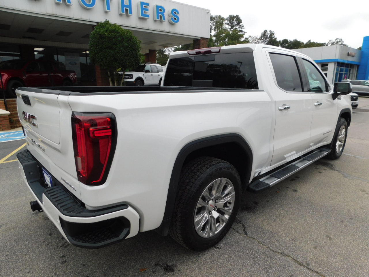 GMC Sierra 1500 4WD Crew Cab 147" Denali 2022 GMC Sierra 1500 4WD Crew Cab 147" Denali 2022