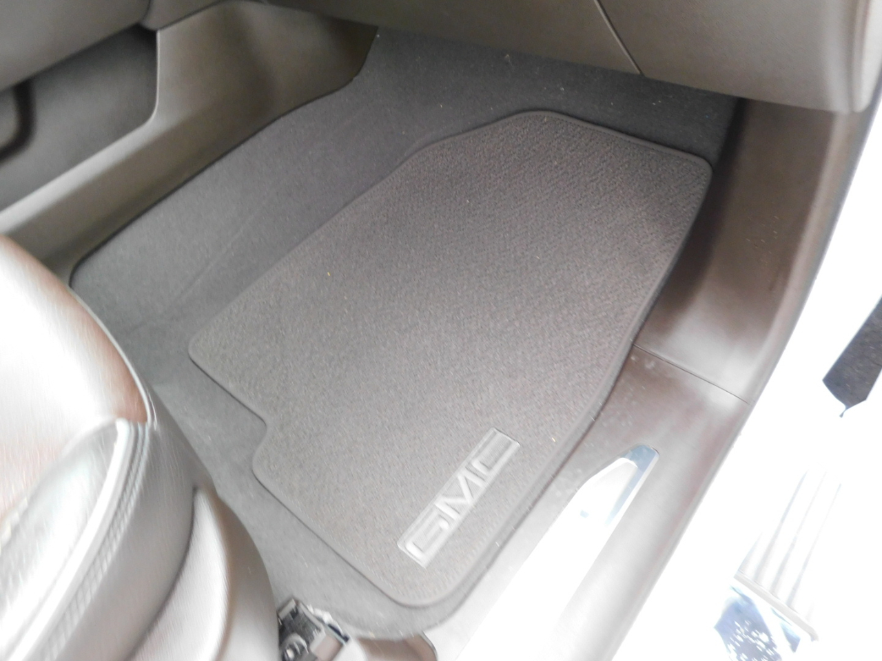 GMC Sierra 1500 4WD Crew Cab 147" Denali 2022 GMC Sierra 1500 4WD Crew Cab 147" Denali 2022