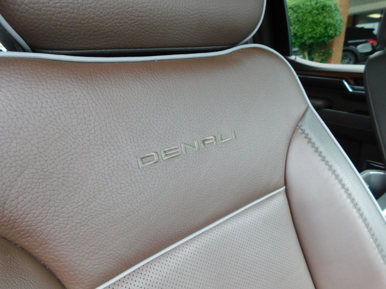 GMC Sierra 1500 4WD Crew Cab 147" Denali 2022 GMC Sierra 1500 4WD Crew Cab 147" Denali 2022