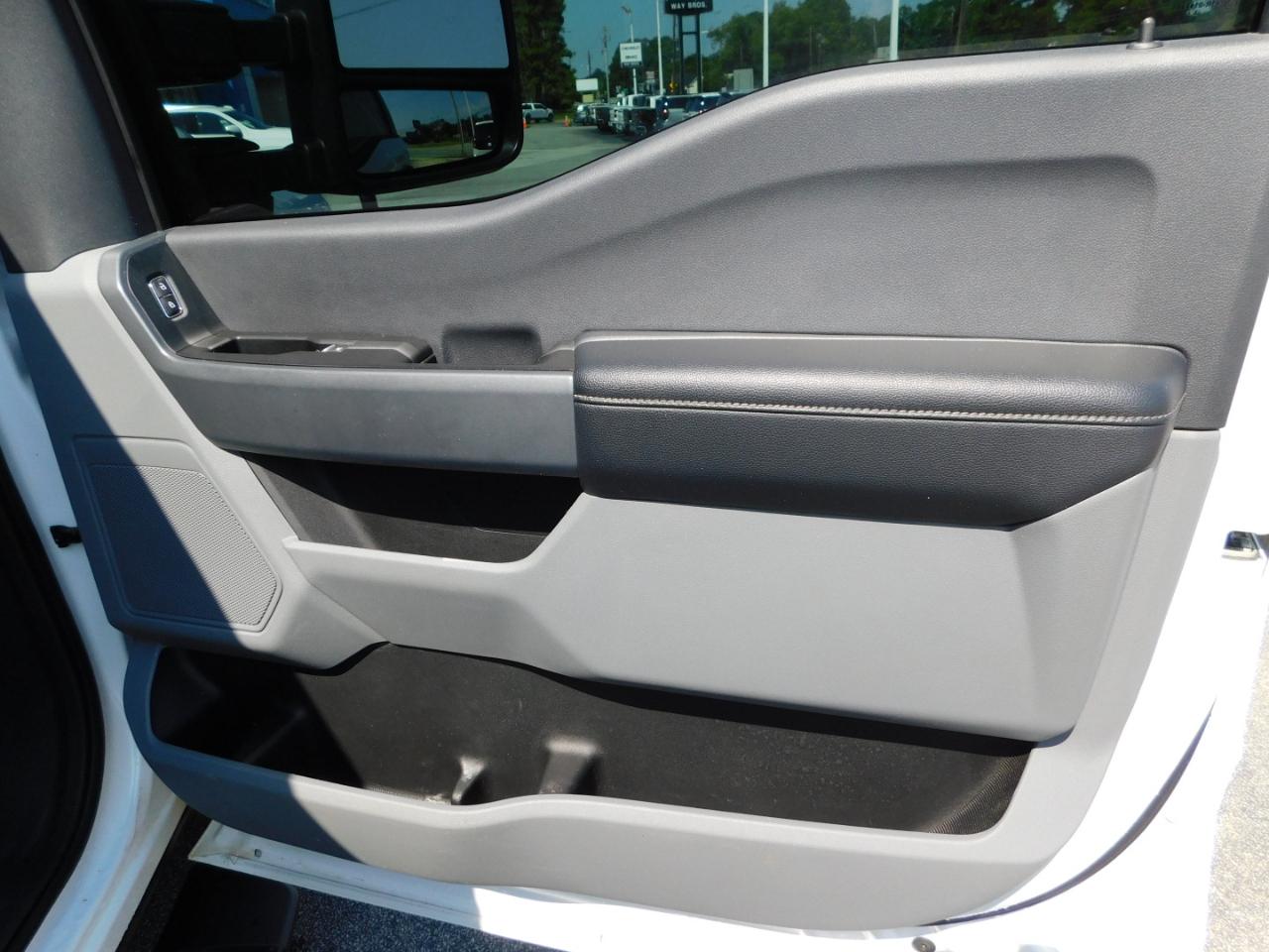 Ford Super Duty F-350 DRW XLT 4WD Crew Cab 8' Box 2023