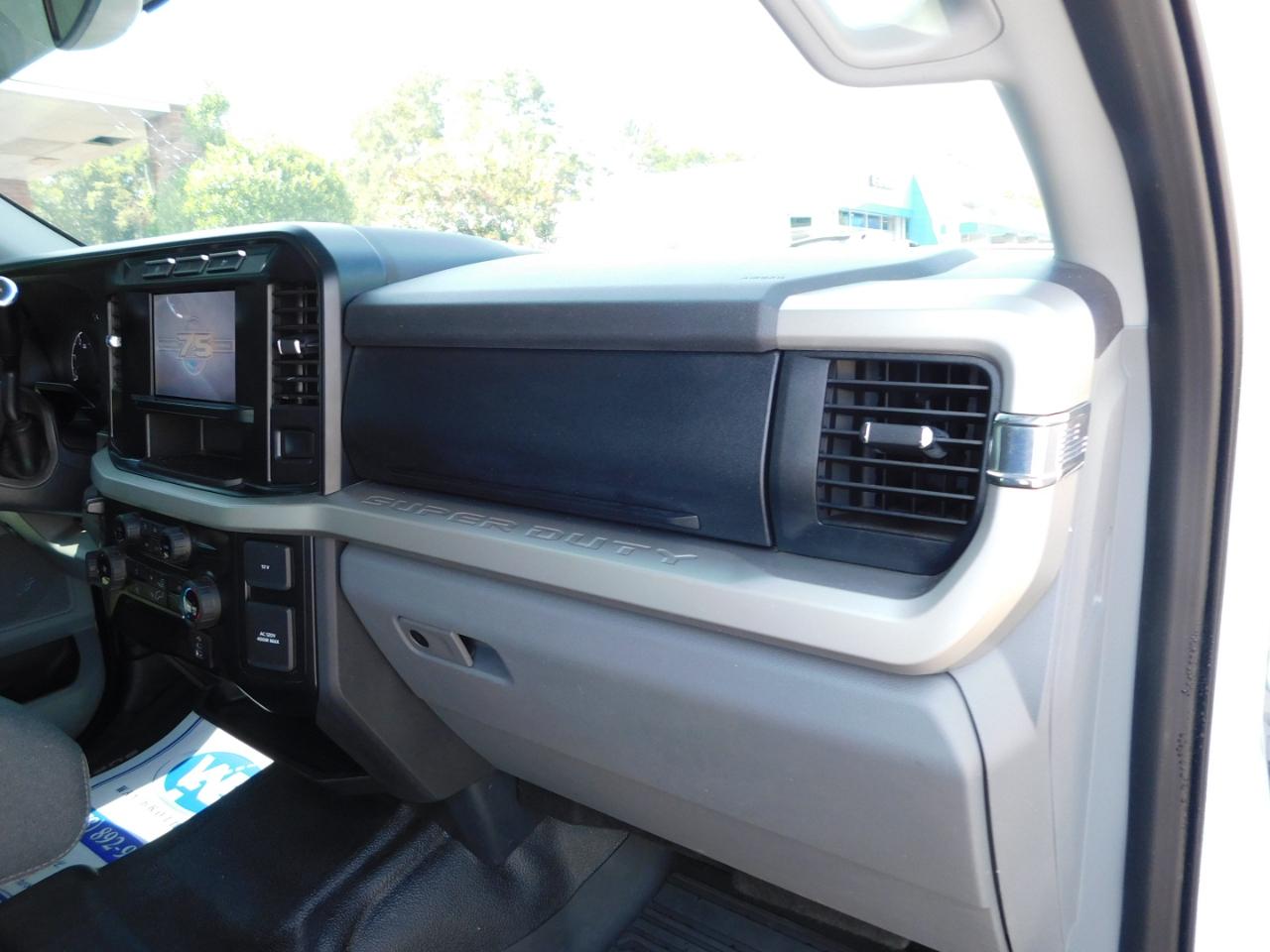Ford Super Duty F-350 DRW XLT 4WD Crew Cab 8' Box 2023