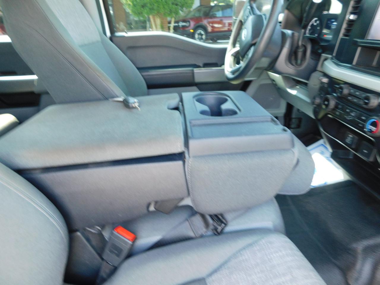 Ford Super Duty F-350 DRW XLT 4WD Crew Cab 8' Box 2023