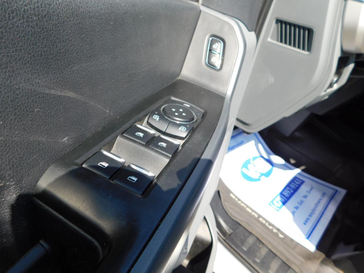 Ford Super Duty F-350 DRW XLT 4WD Crew Cab 8' Box 2023