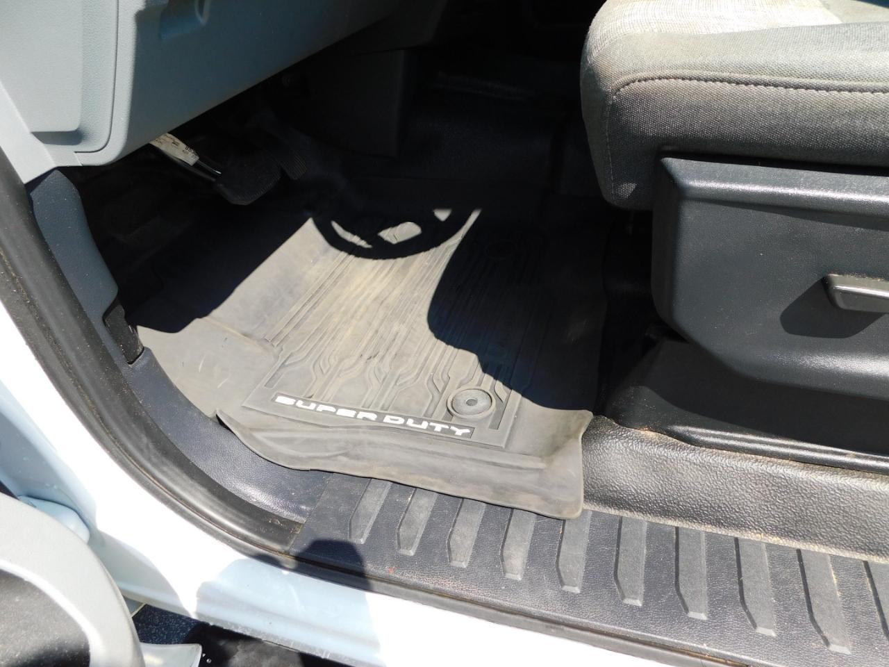 Ford Super Duty F-350 DRW XLT 4WD Crew Cab 8' Box 2023