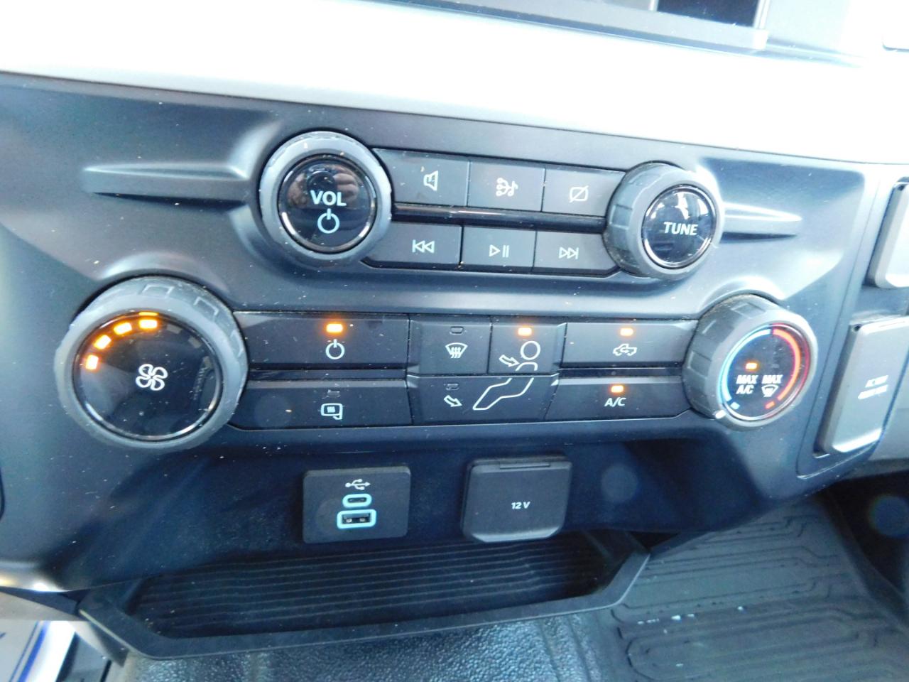 Ford Super Duty F-350 DRW XLT 4WD Crew Cab 8' Box 2023