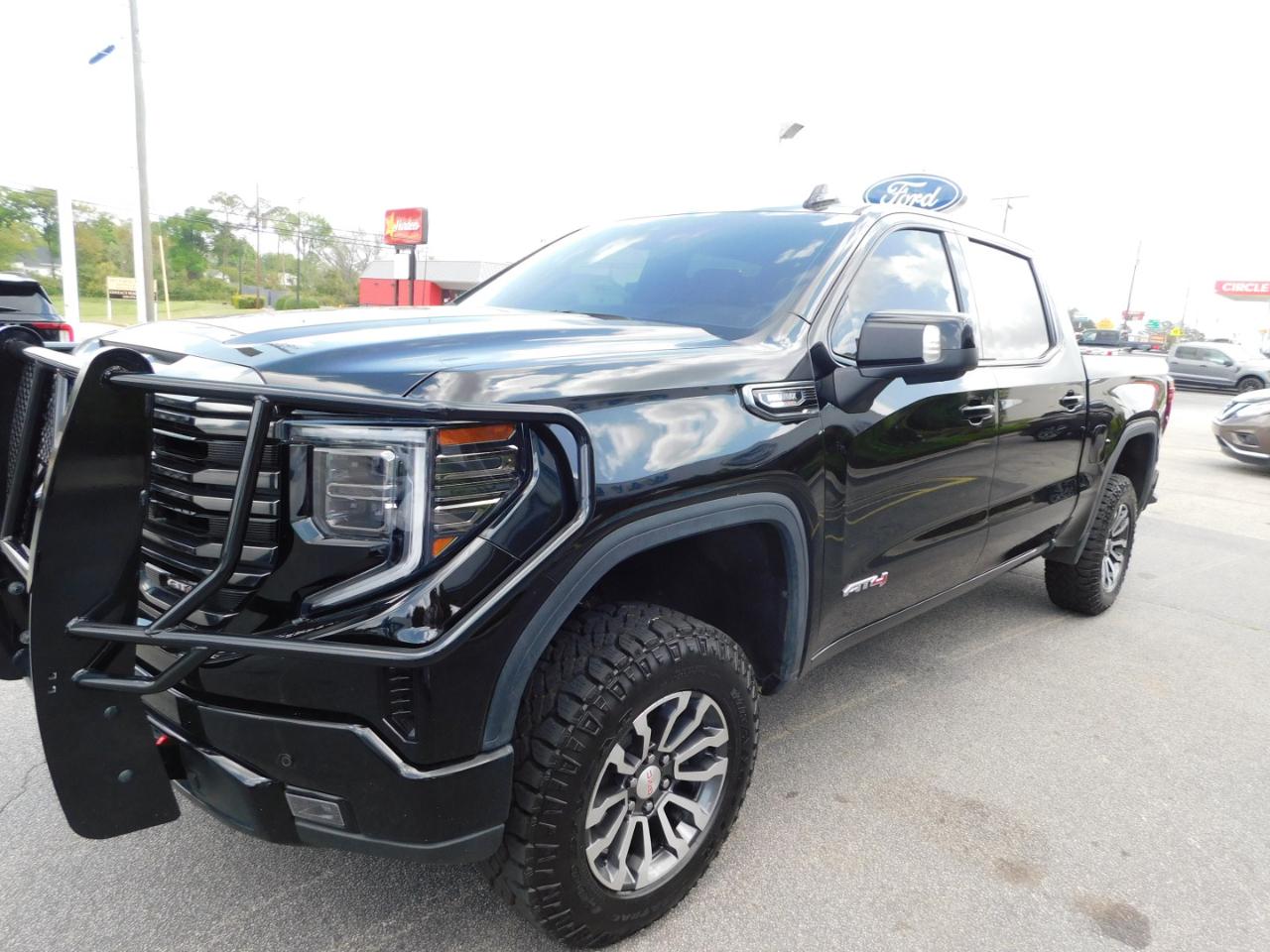 GMC Sierra 1500 4WD Crew Cab 147" AT4 2023