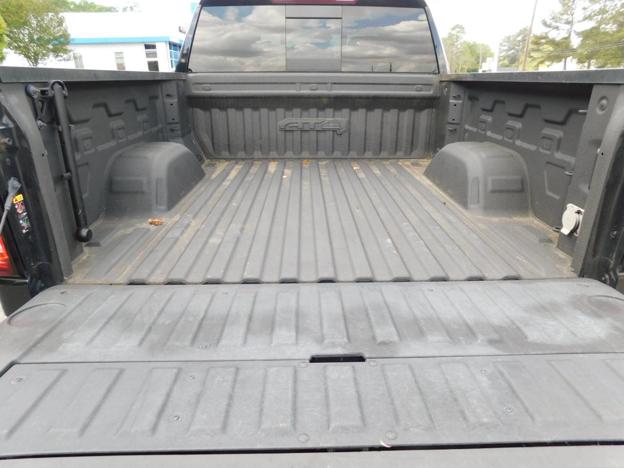 GMC Sierra 1500 4WD Crew Cab 147" AT4 2023