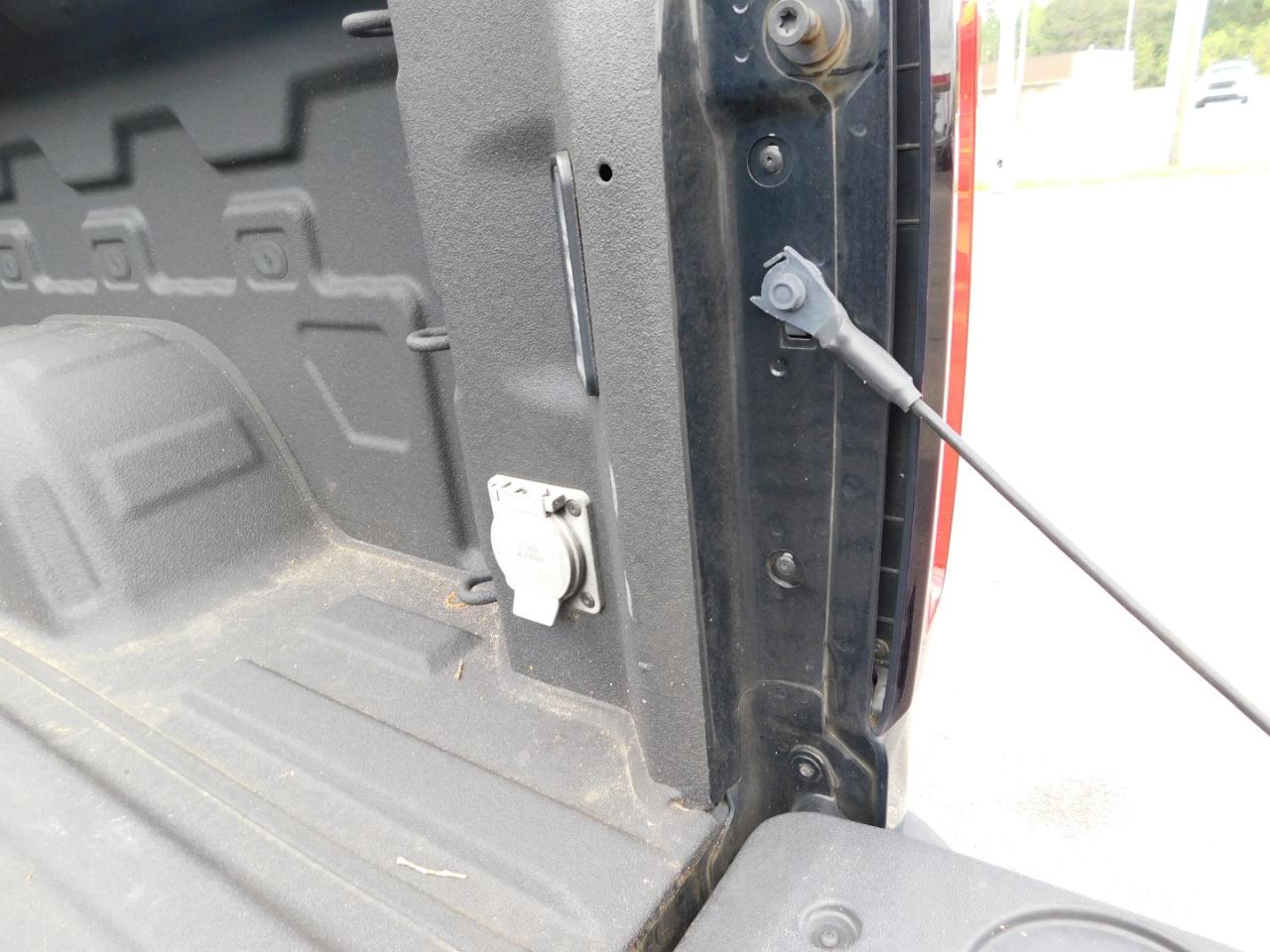 GMC Sierra 1500 4WD Crew Cab 147" AT4 2023