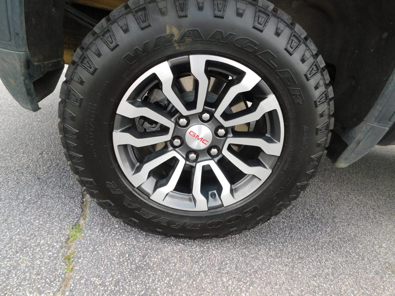 GMC Sierra 1500 4WD Crew Cab 147" AT4 2023