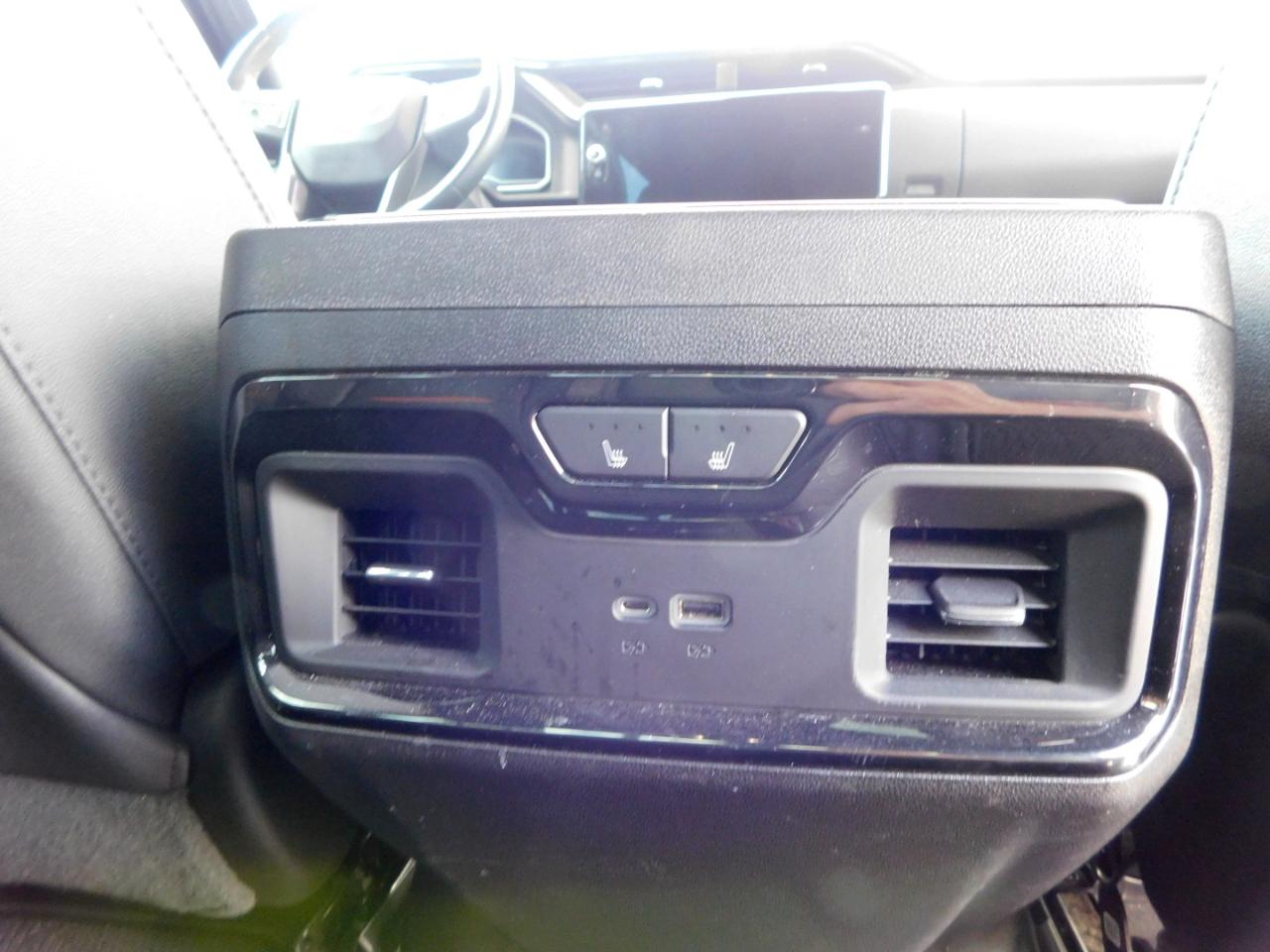 GMC Sierra 1500 4WD Crew Cab 147" AT4 2023