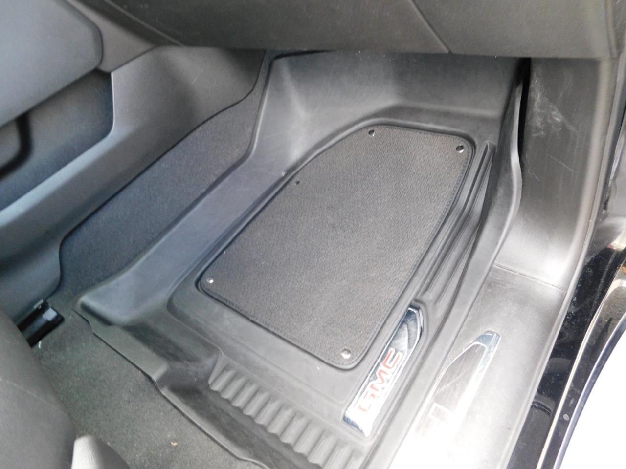 GMC Sierra 1500 4WD Crew Cab 147" AT4 2023