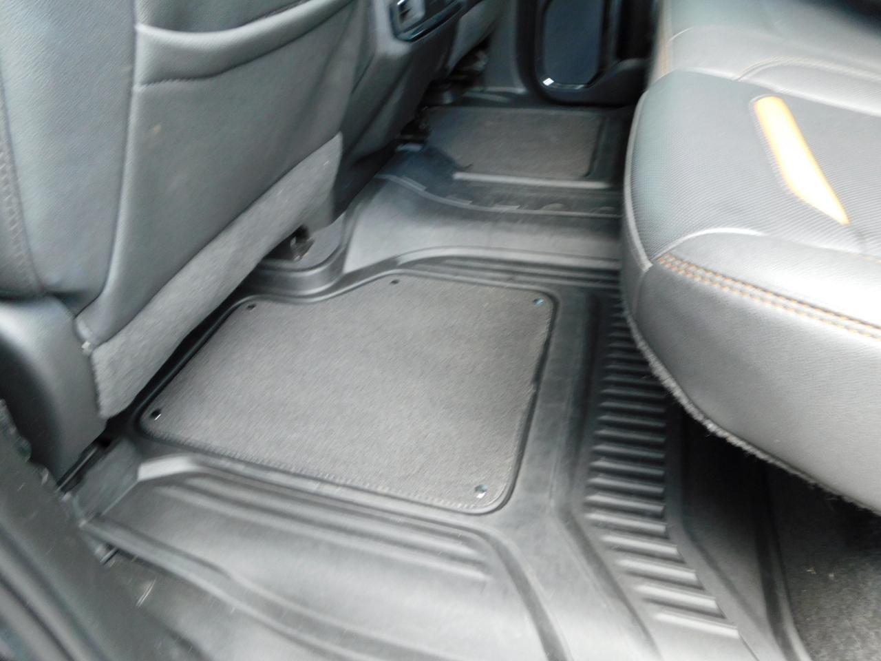 GMC Sierra 1500 4WD Crew Cab 147" AT4 2023