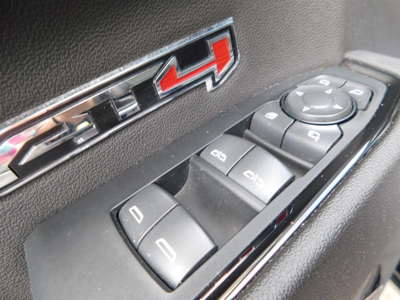 GMC Sierra 1500 4WD Crew Cab 147" AT4 2023